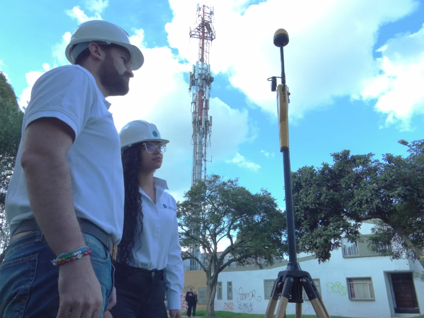 Ingenieros de Teleaccess en trabajo de campo