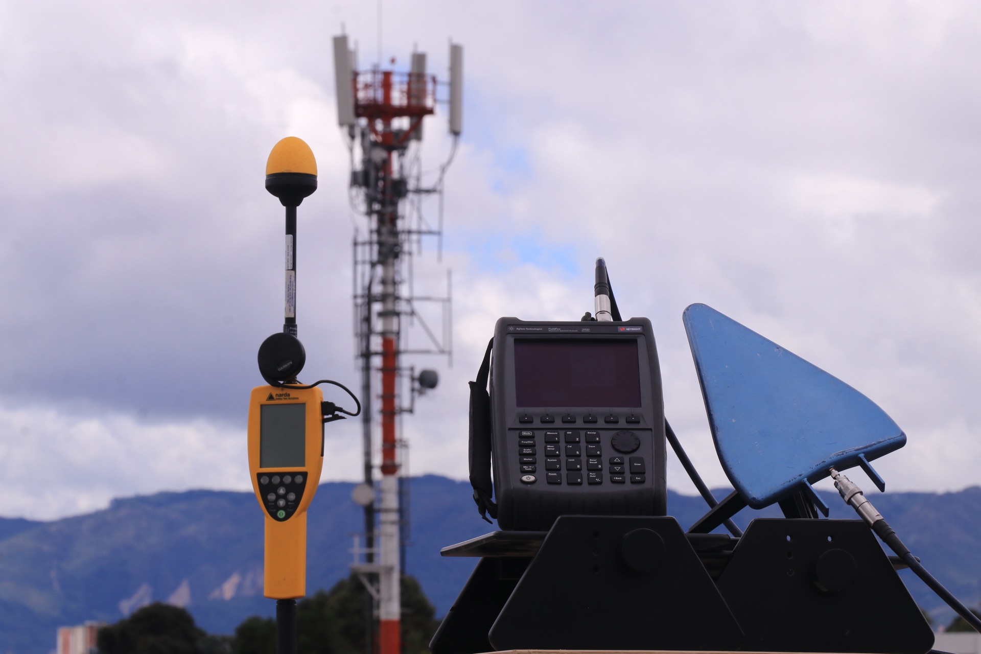 Medición de radiaciones no ionizantes con equipo NARDA